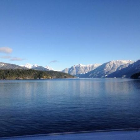 Earls Cove Orca View Bed and Breakfast Egmont Exteriör bild
