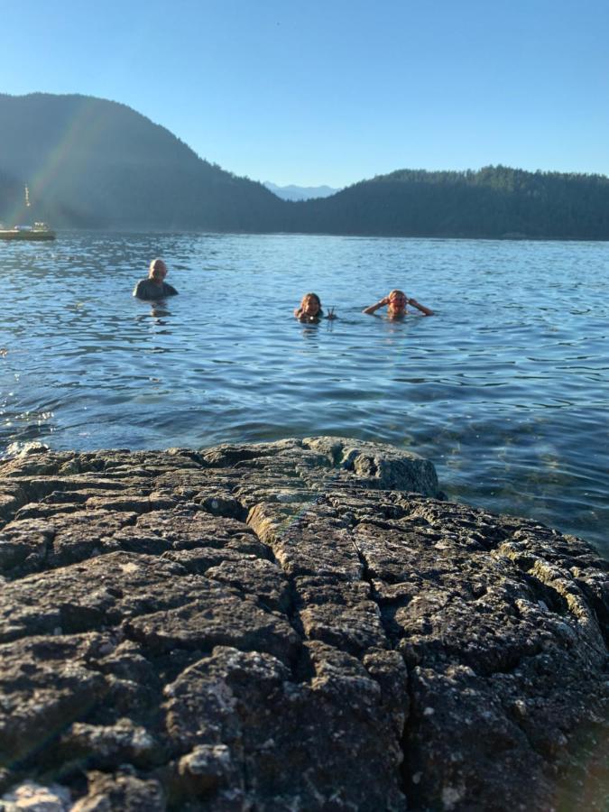 Earls Cove Orca View Bed and Breakfast Egmont Exteriör bild