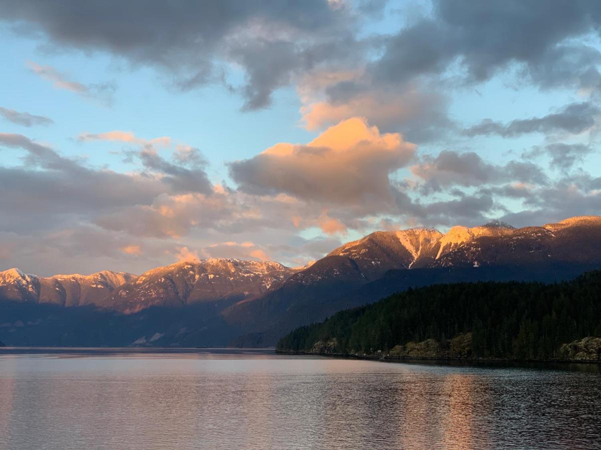 Earls Cove Orca View Bed and Breakfast Egmont Exteriör bild